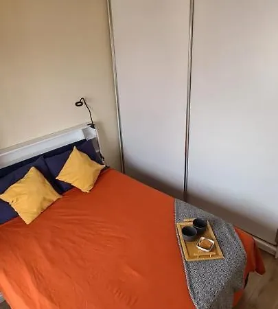 Your Away - 1 Bed 15 Min To The 아파트
